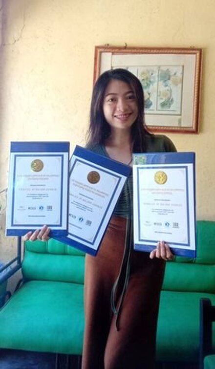 Photo of Ma'am Elle with their Hai English certificates